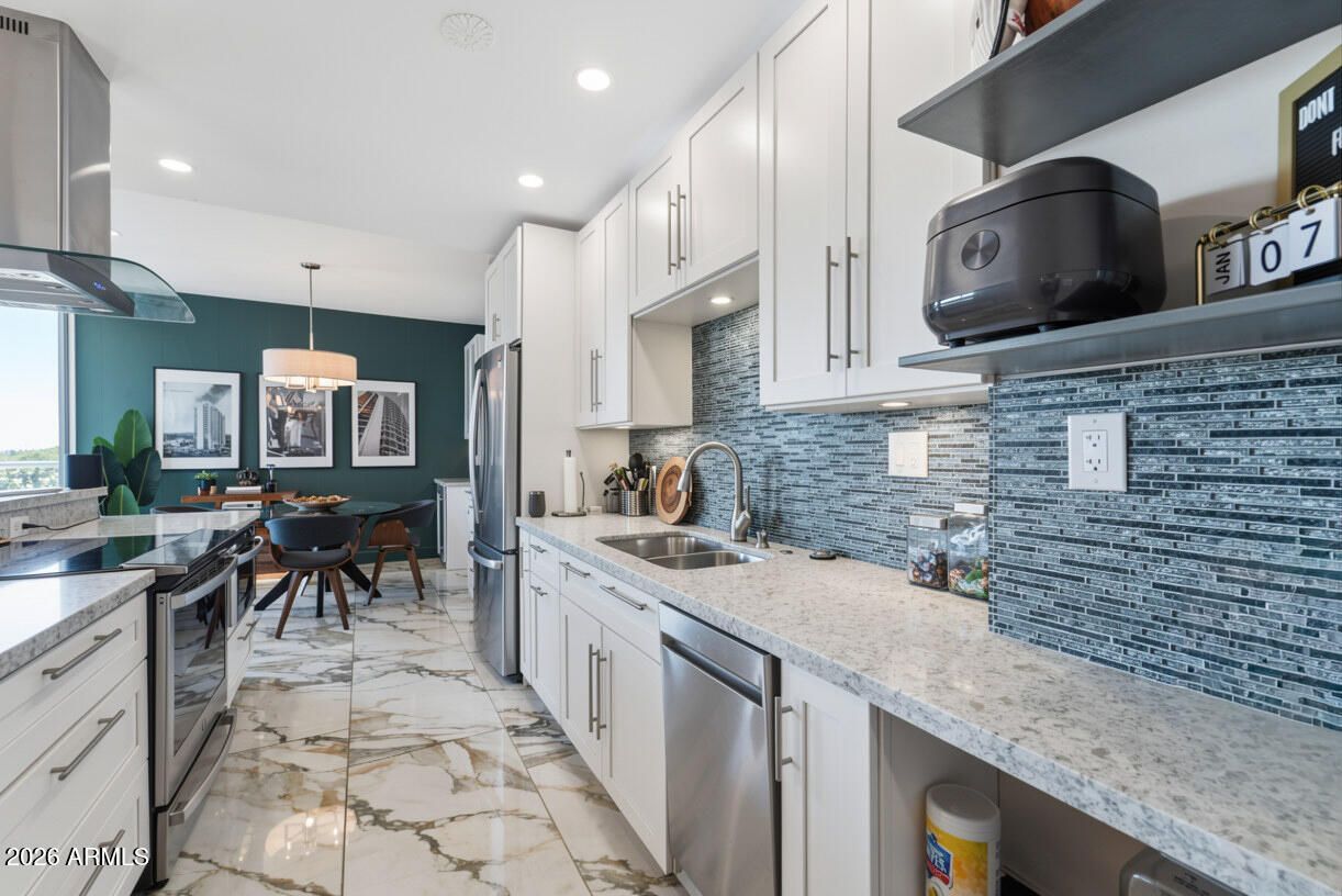 207 W Clarendon Avenue 4B
