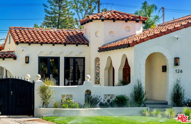 126 N Poinsettia Place