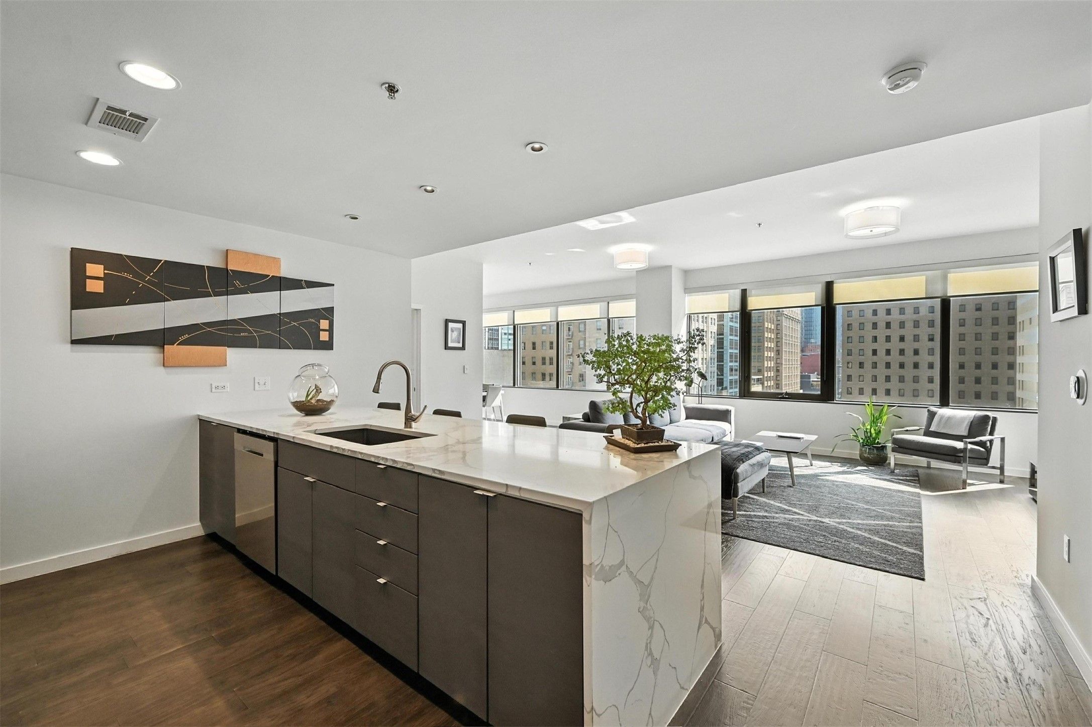 1200 Main Street 909