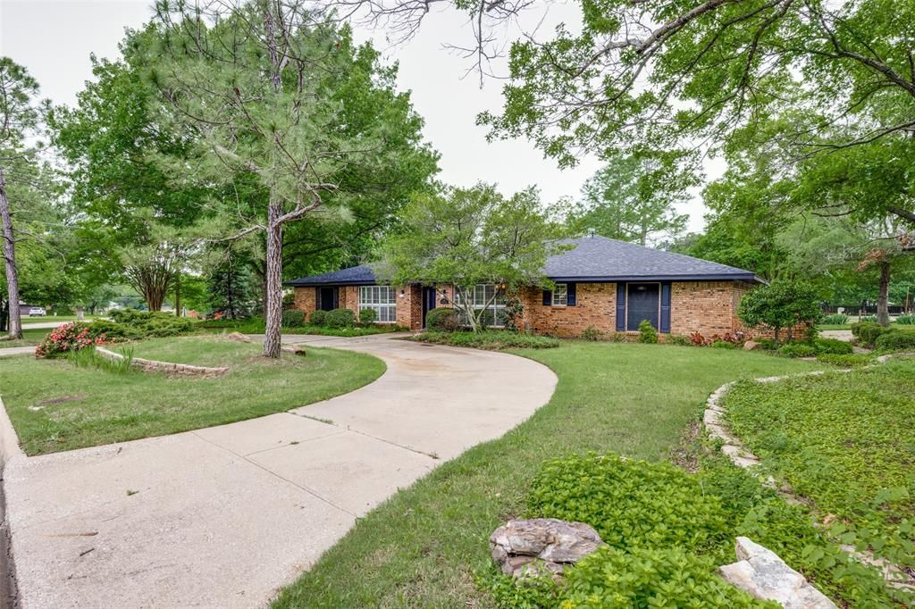 2500 Shoreline Drive