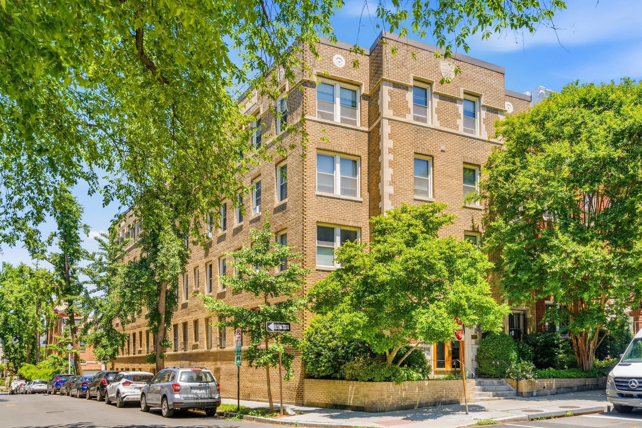 1875 Mintwood Place Nw 36