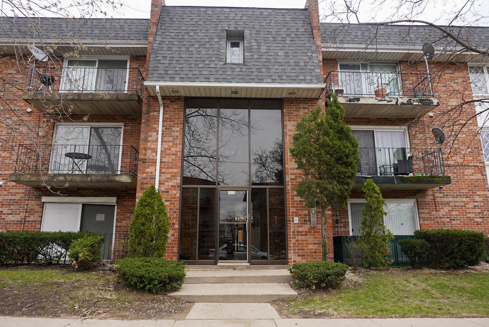 669 Chappel Avenue 3A