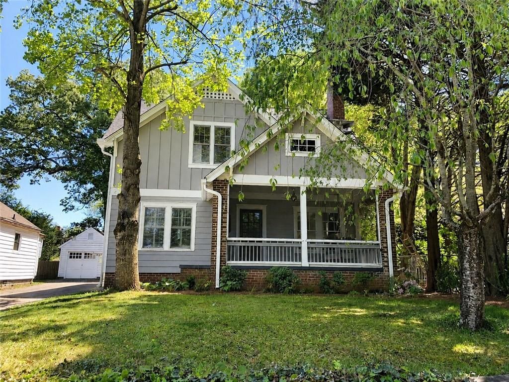 211 Greenwood Circle