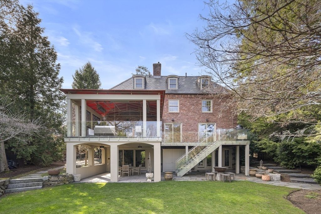 48 Prentiss Ln