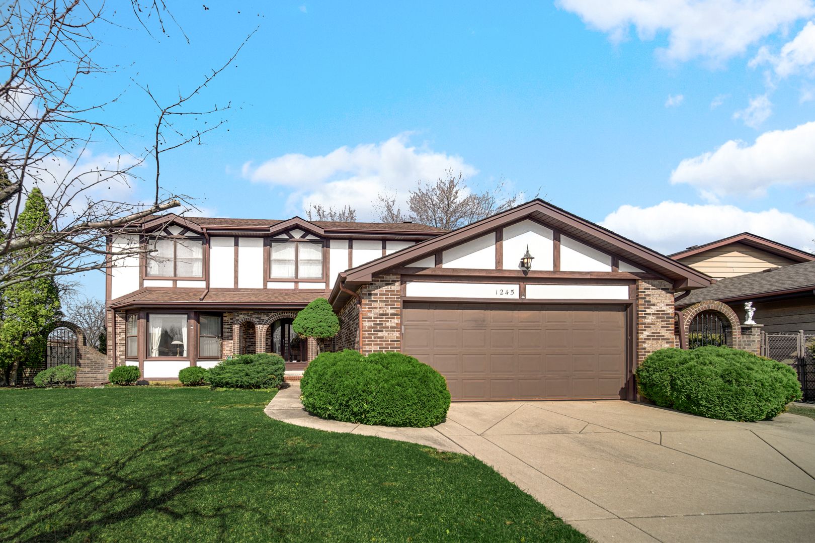 1245 N White Fence Lane