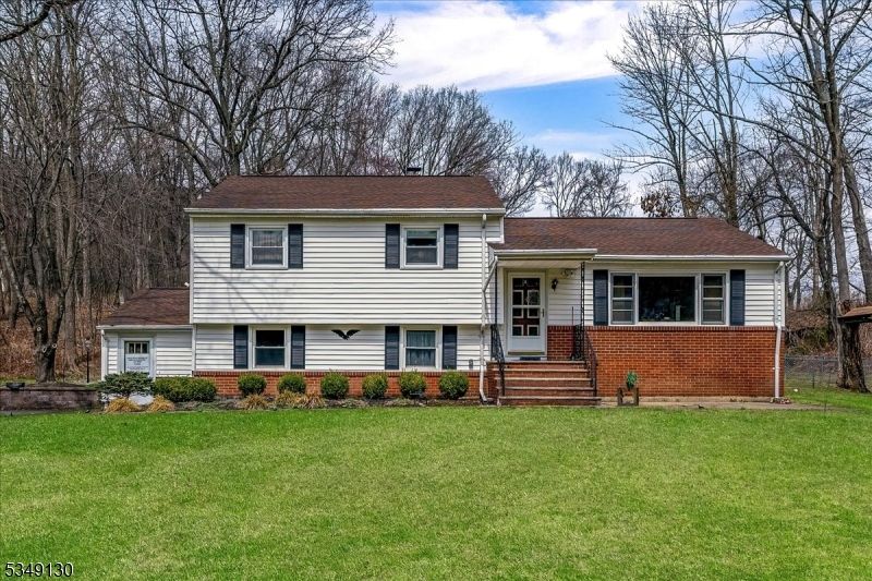 3 Brook Ln