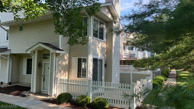9 Evans Court
