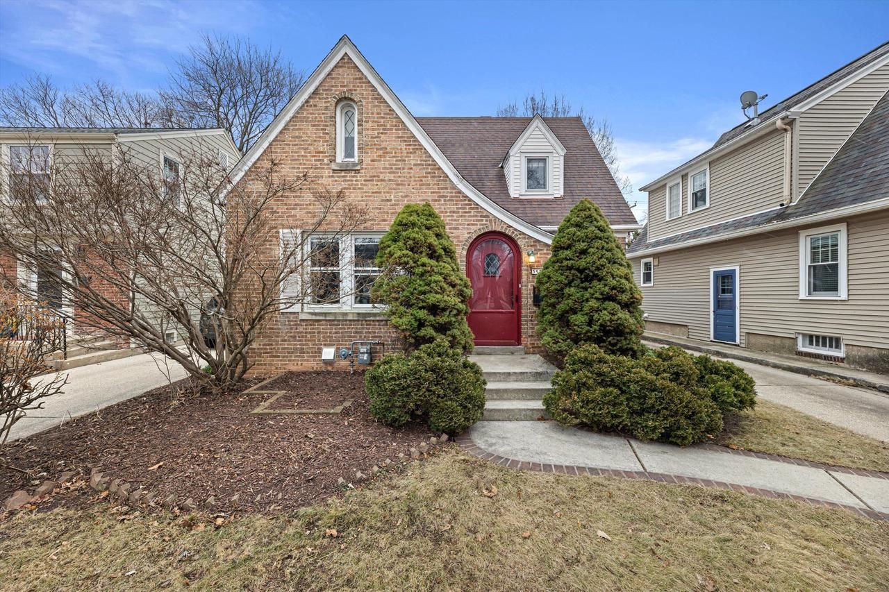 5934 North Kent Avenue