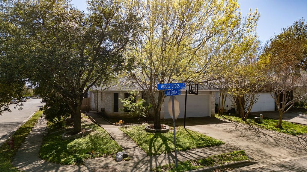 1001 Apple Cross Drive