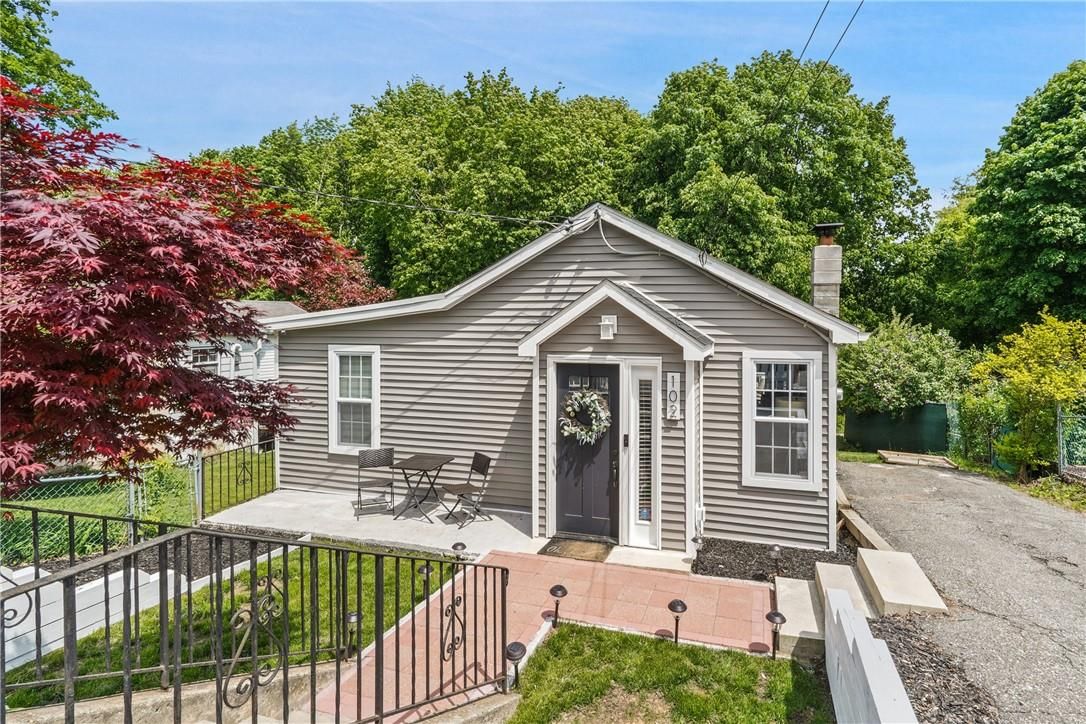 102 Longfellow Drive
