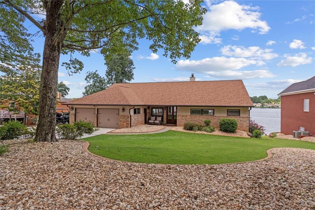 1127 Lakeshore Court