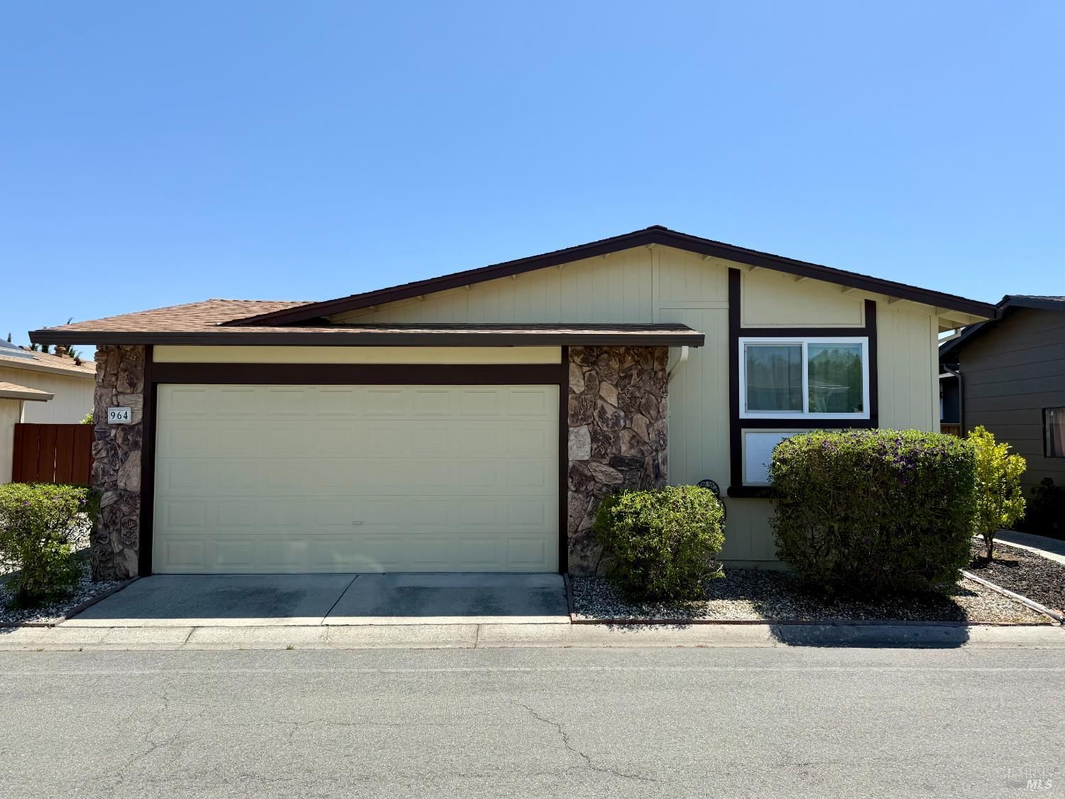 1225 Vienna Drive 964