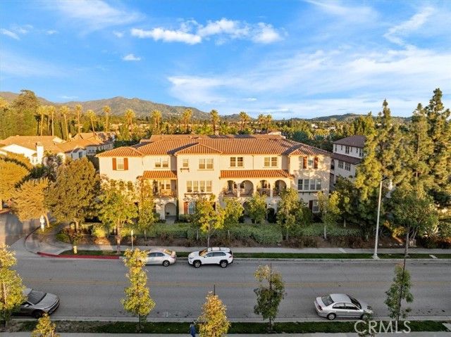 955 Sweetbriar Lane E