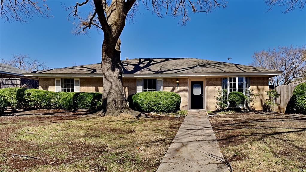 2709 S Colfax Circle