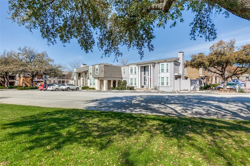 15901 Archwood Lane 1022
