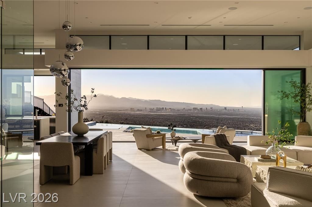 563 Grand Rim Drive