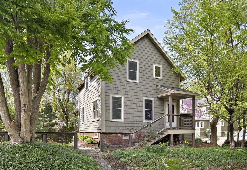 76 Henderson St