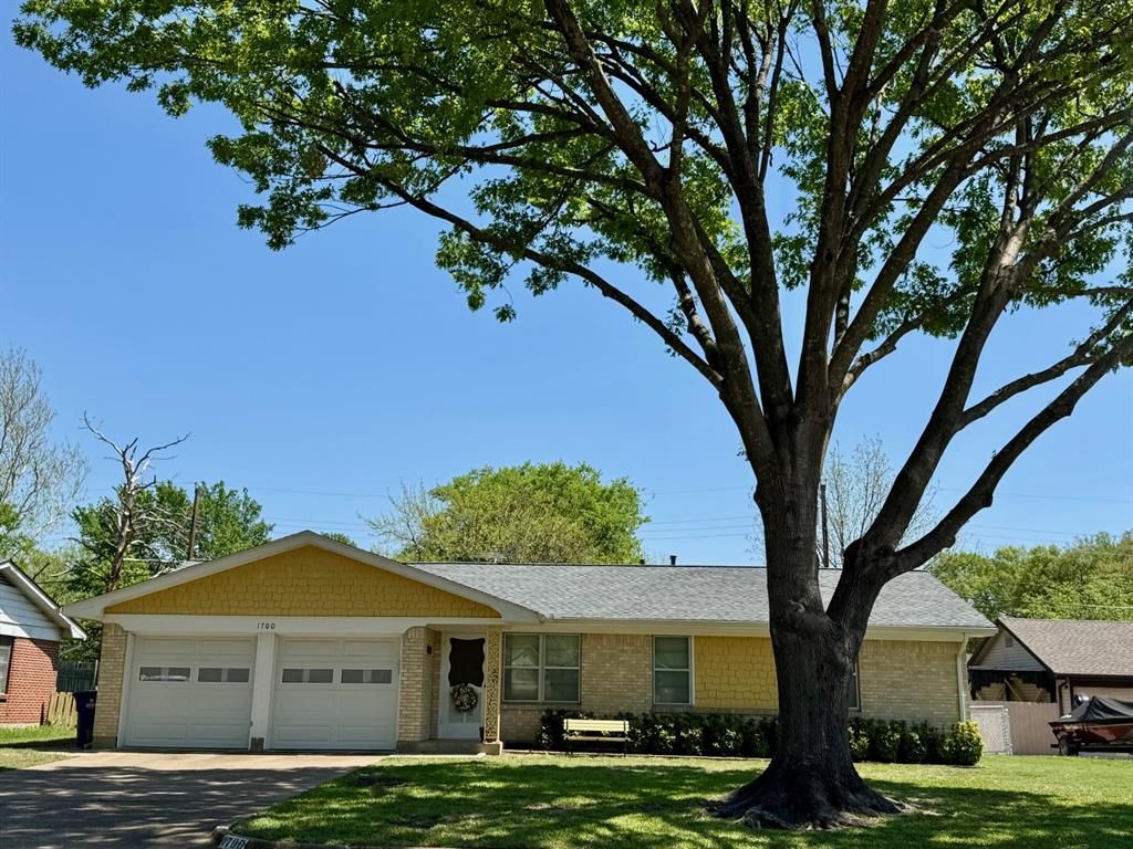 1700 Lyndale Drive