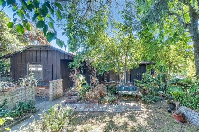 1080 E Altadena Drive