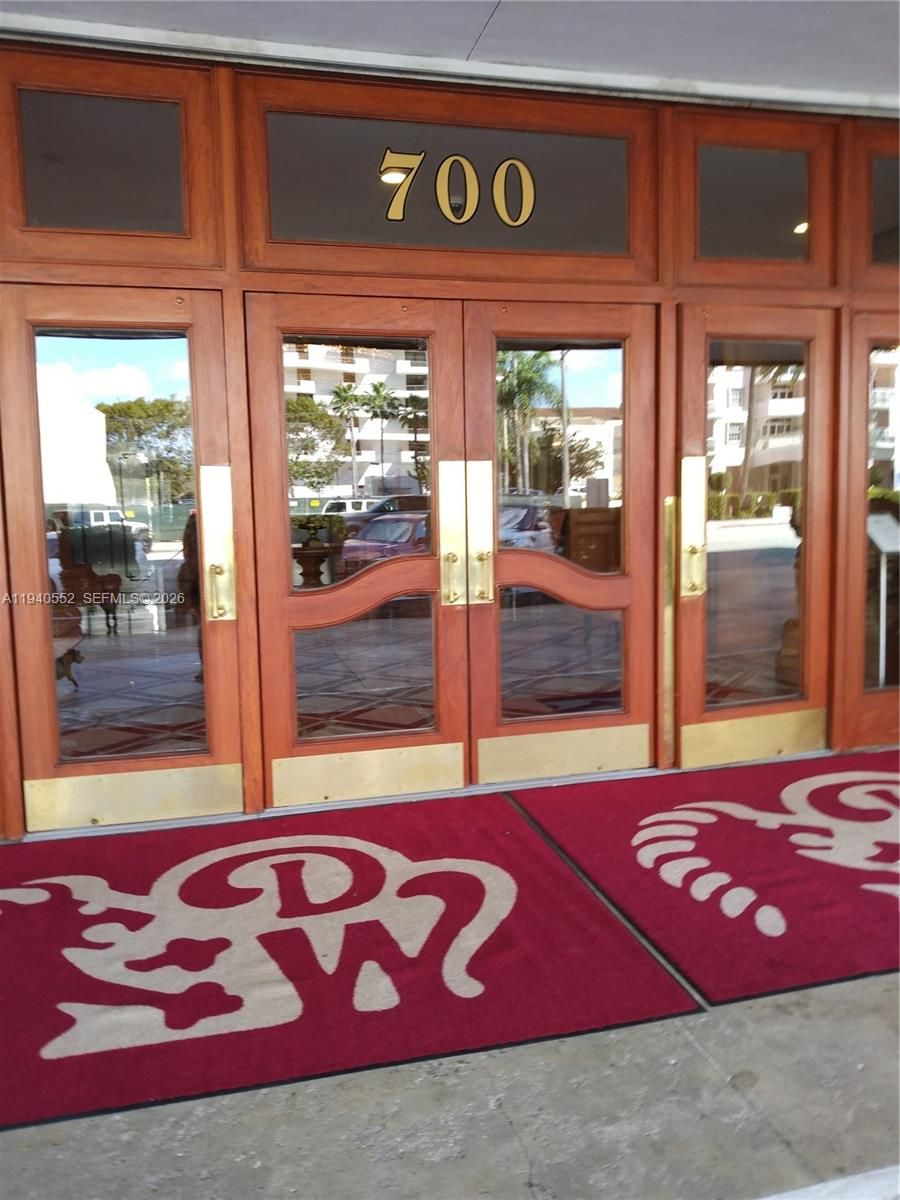 700 Biltmore Way 216