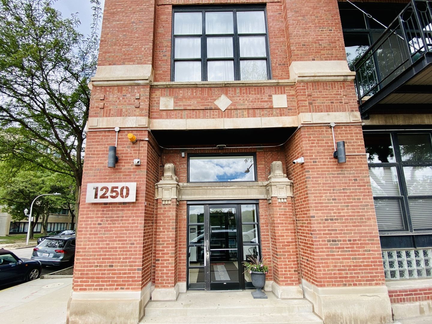 1250 W Van Buren Street 202
