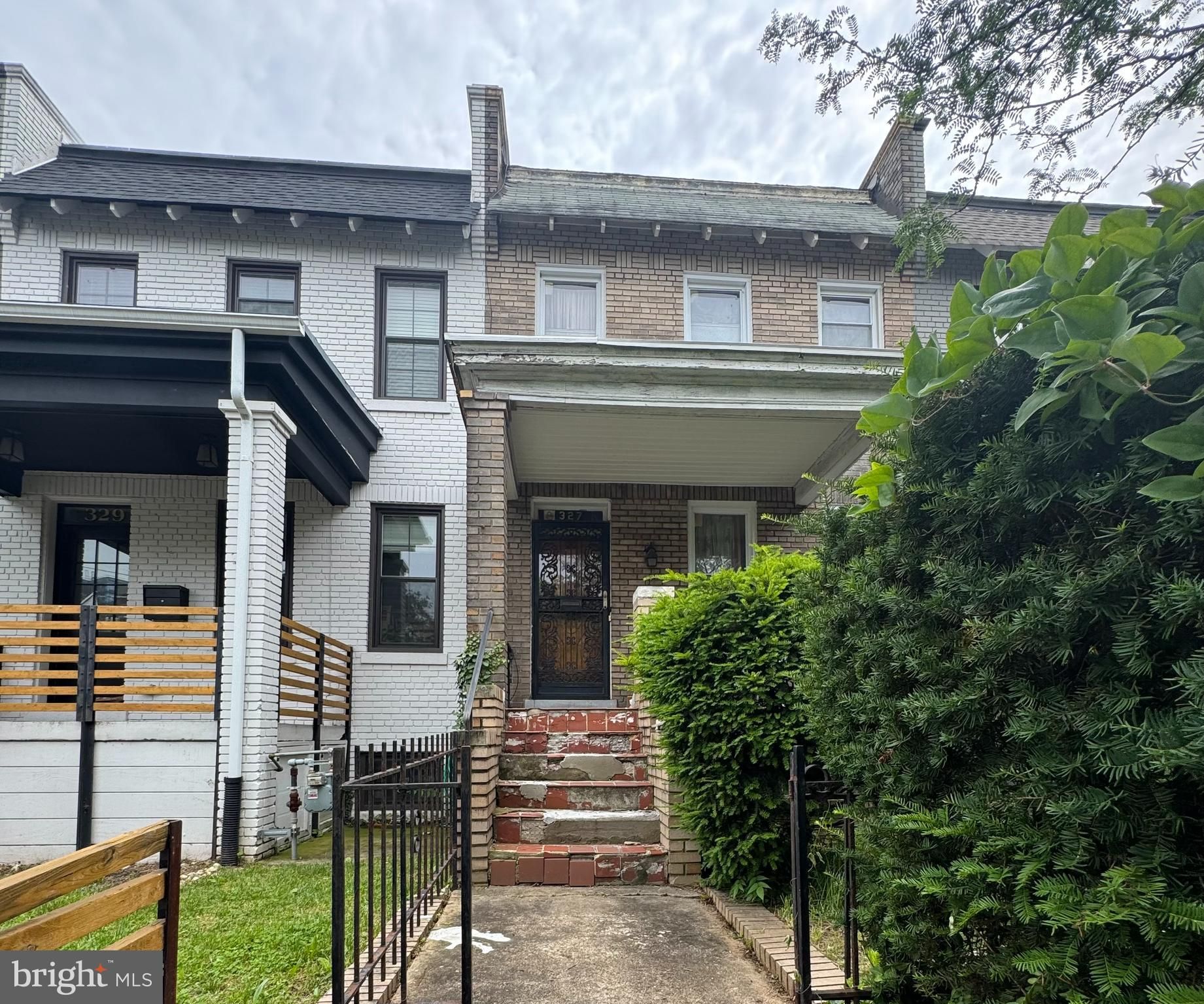 327 Bryant Street Ne