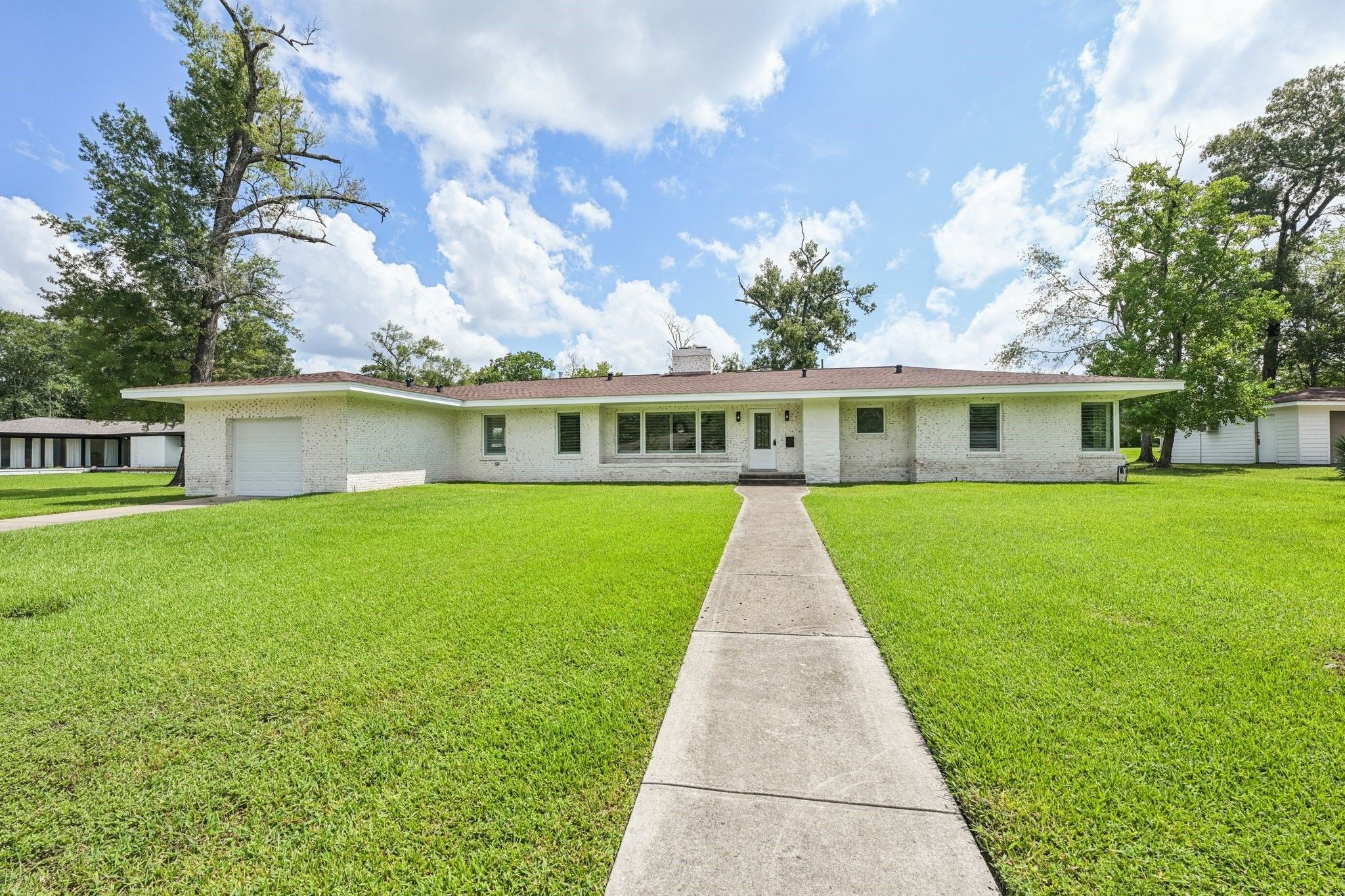1604 Shady Oaks Drive