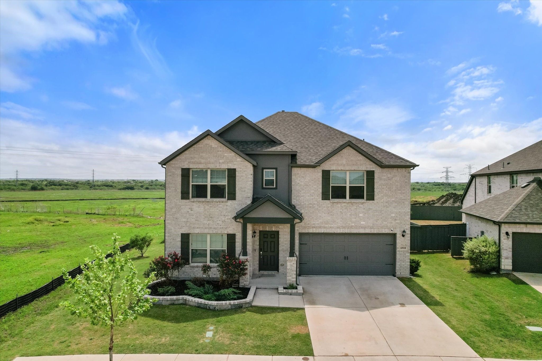 6910 Prairieside Trail