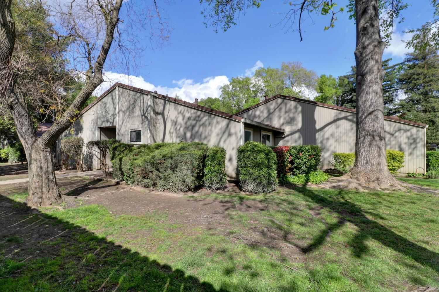 1594 Newborough Drive