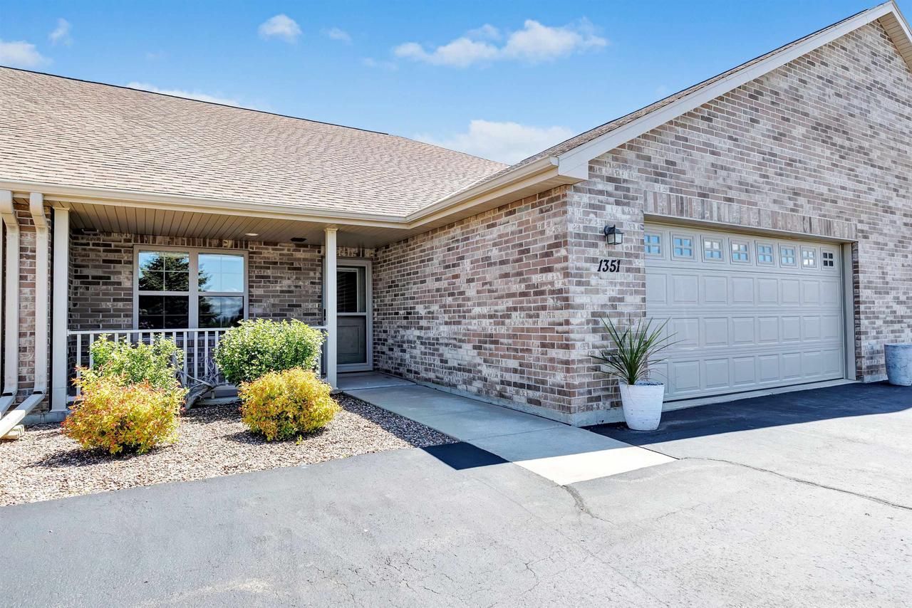1351 Pond View Circle