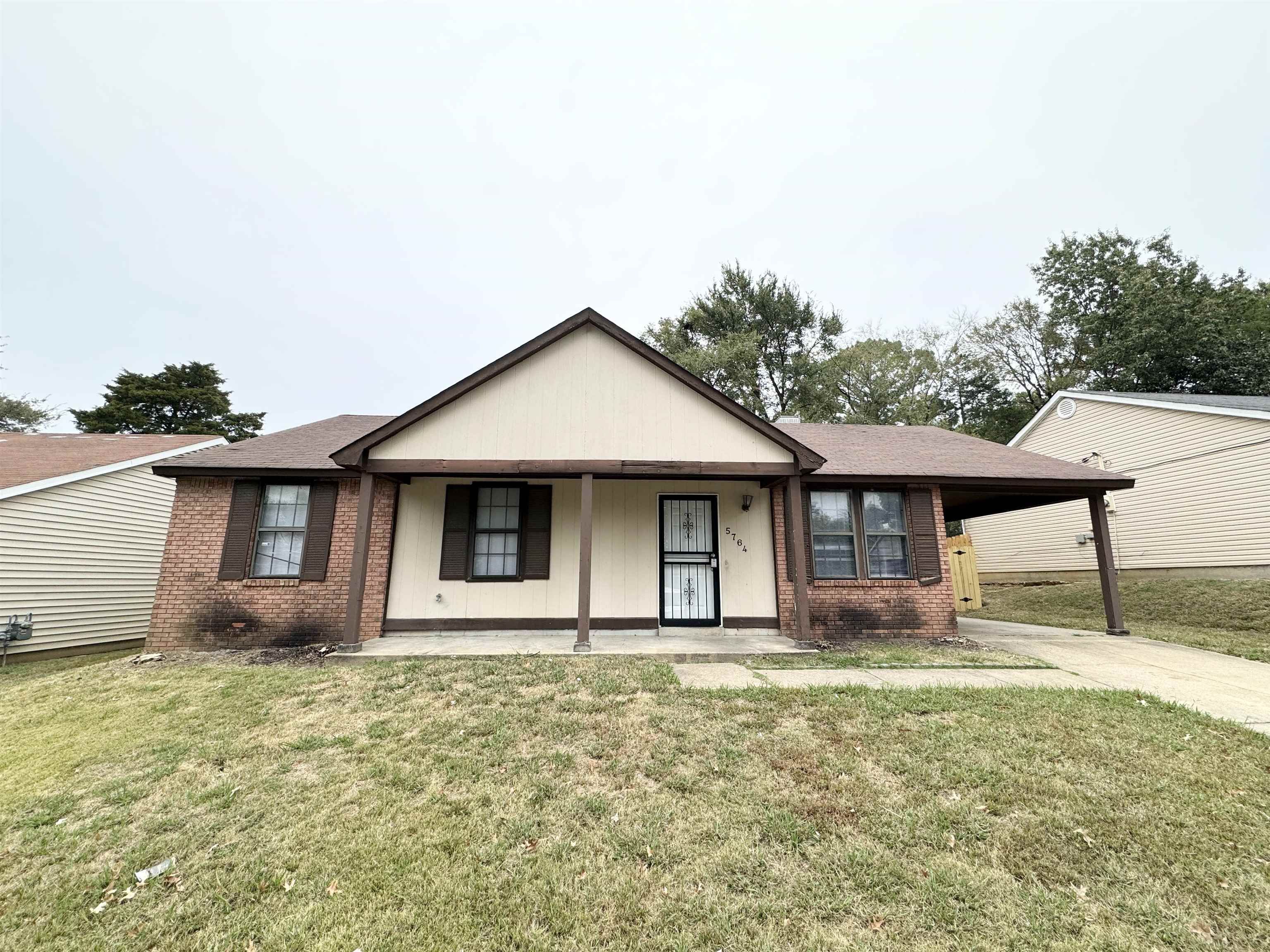5764 Ashridge Pl