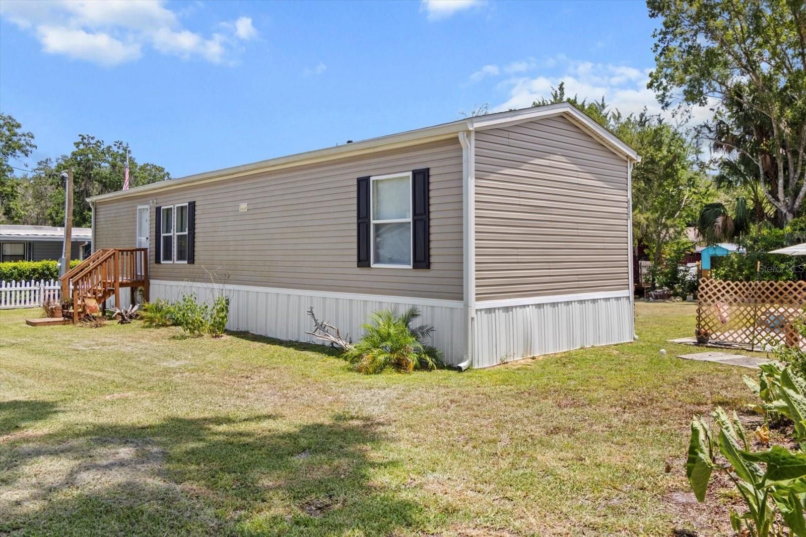 609 S Redbud Terrace