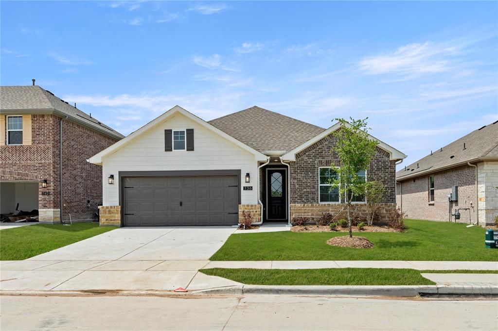 736 Waterhouse Lake Drive