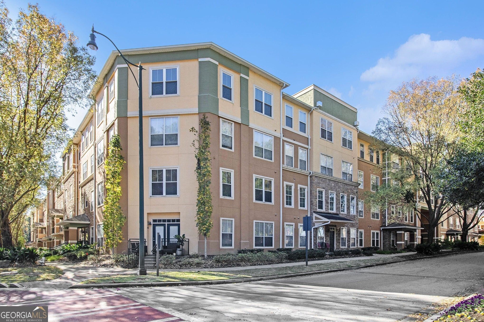 10 Perimeter Summit Boulevard Ne 2112