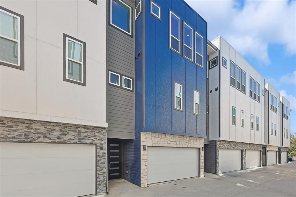 2235 Lovedale Avenue 102