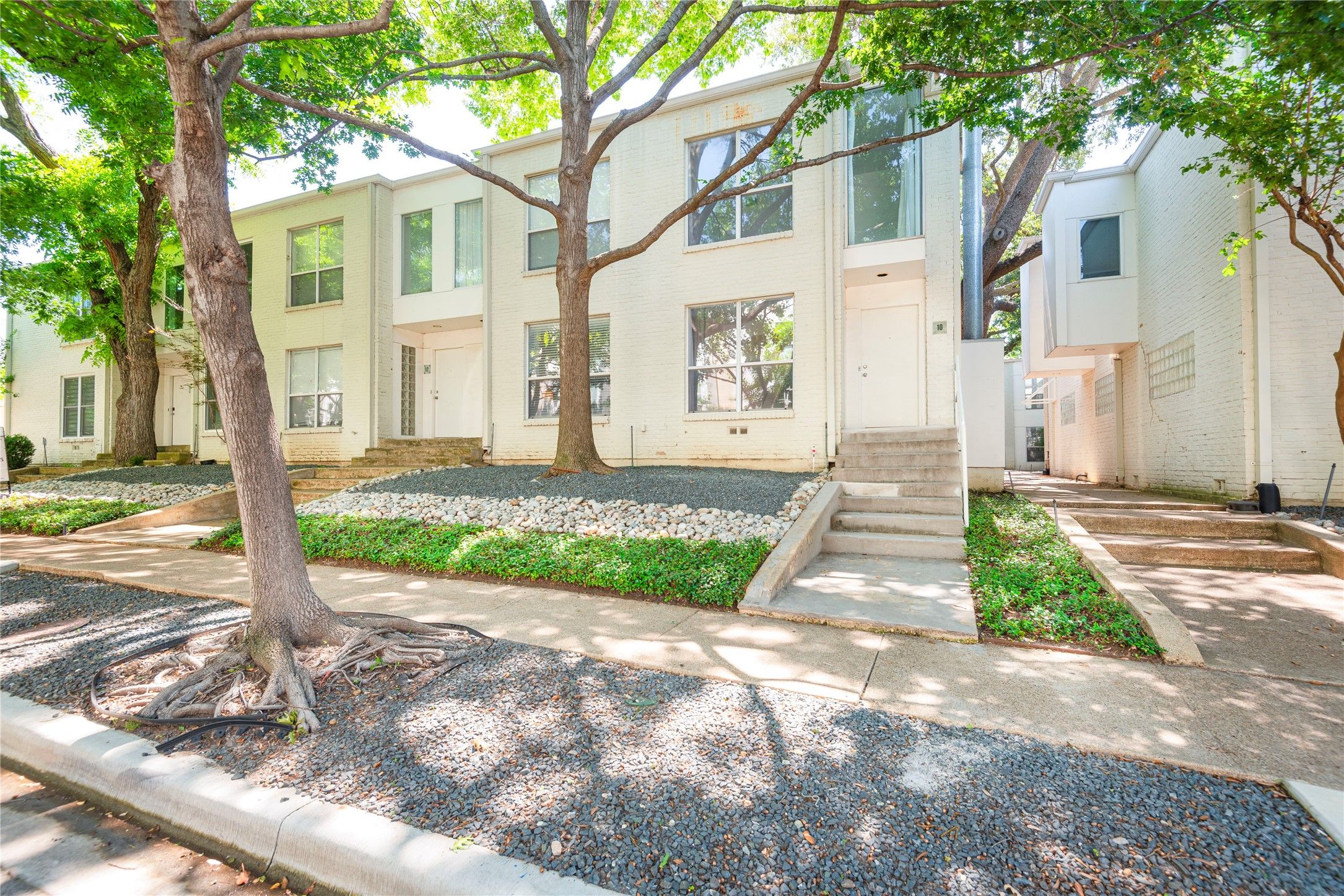4122 Travis Street 10