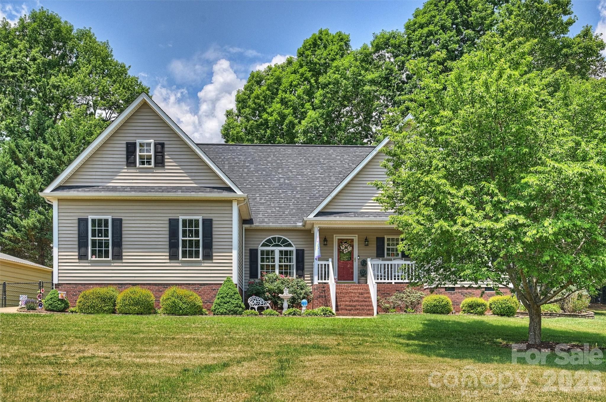 1302 Laurel Woods Drive