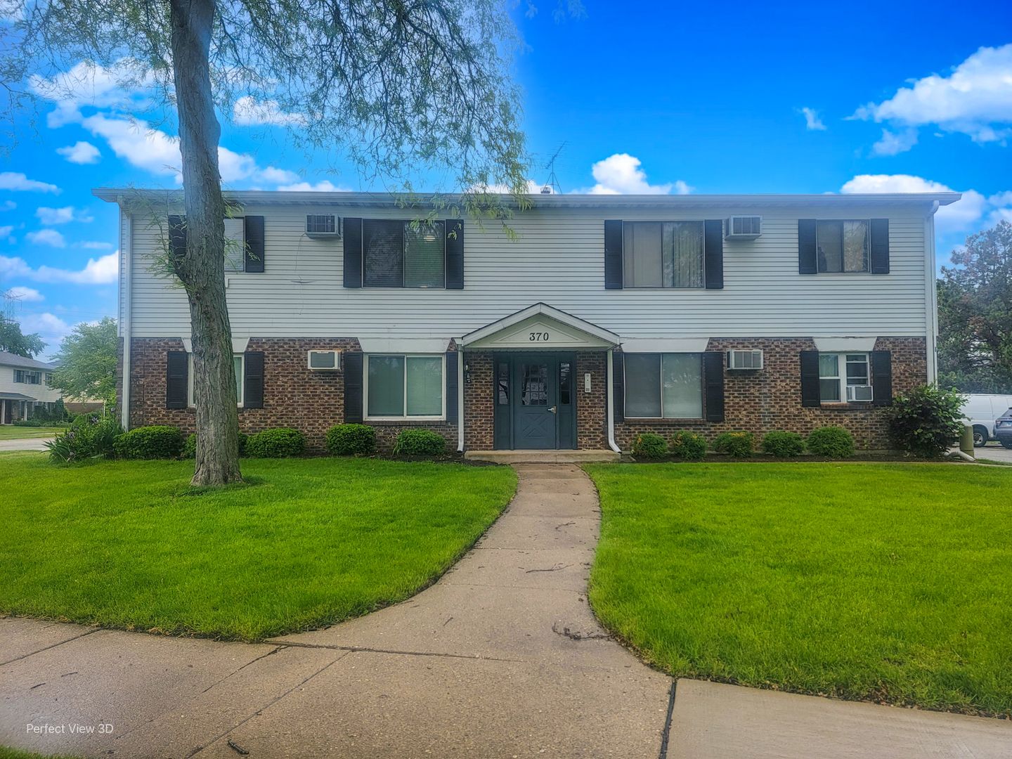 370 Echo Lane 3