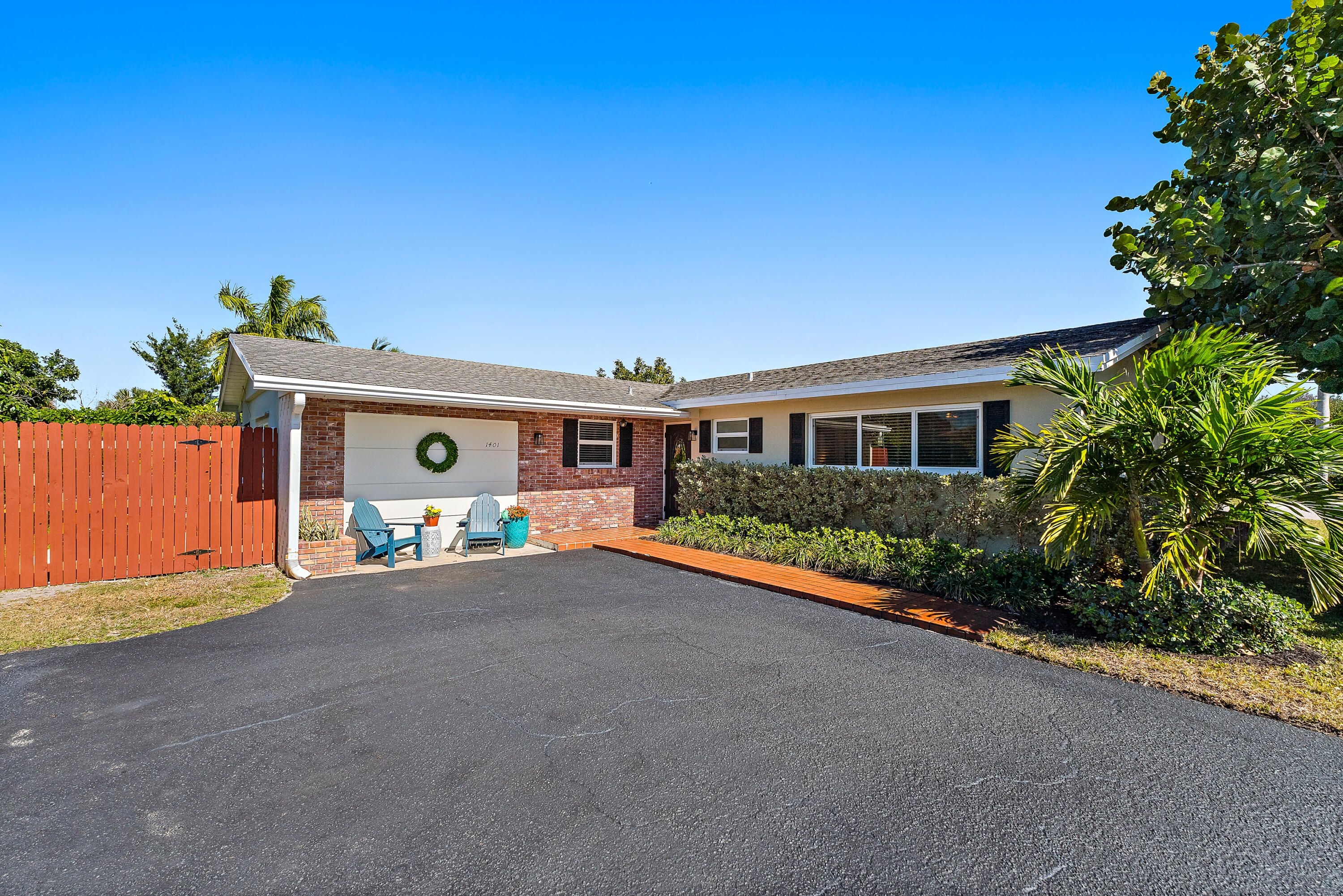 1401 N Lake Court