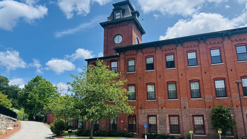 1511 Main Street C406