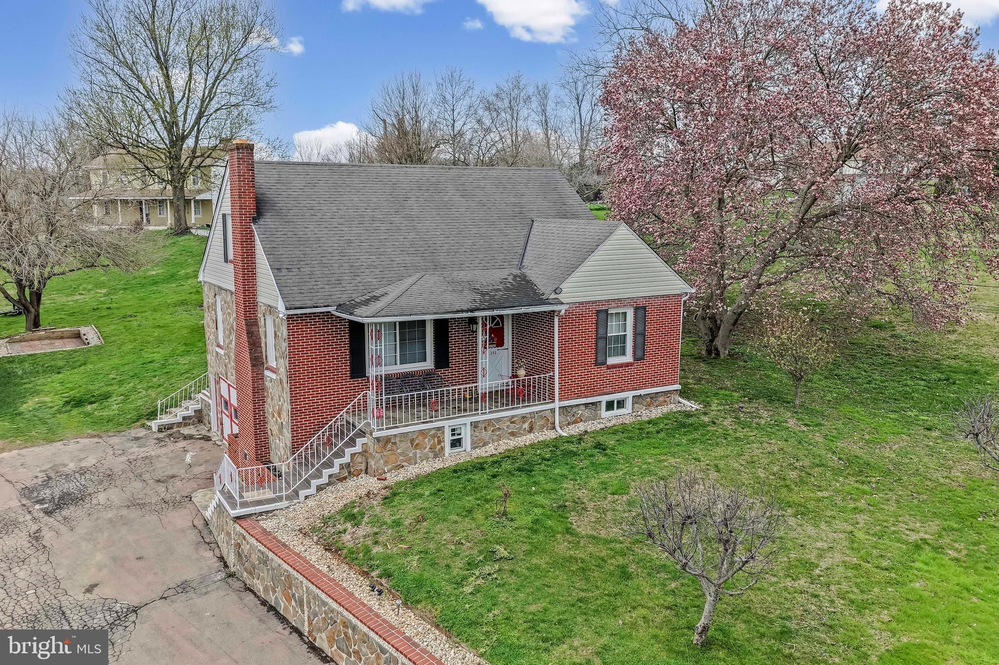 253 N Guernsey Road