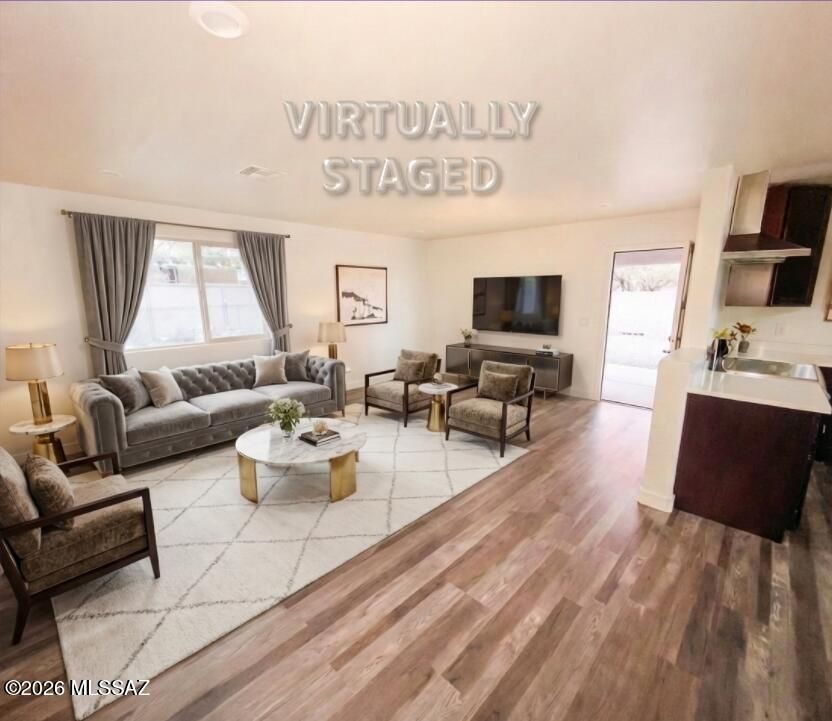 2718 W Carnauba Street