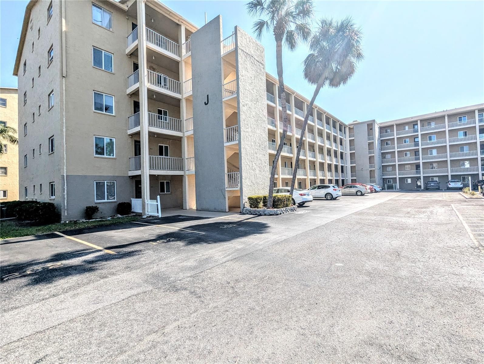 3559 Lake Bayshore Drive J-204