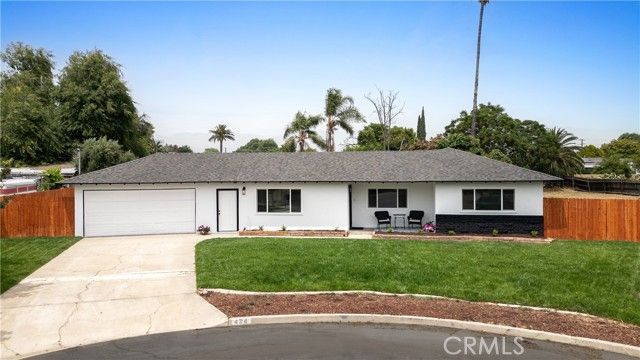 424 E Victoria Street