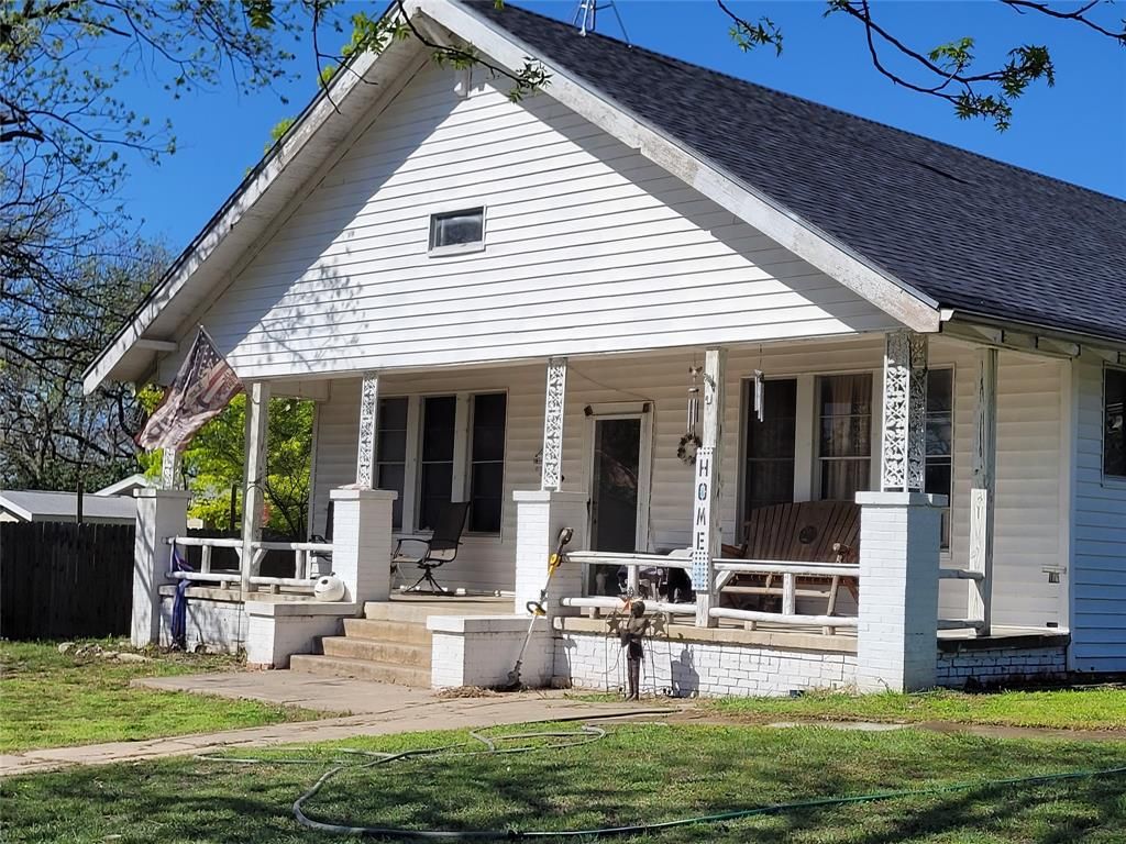 704 W Walcott Avenue