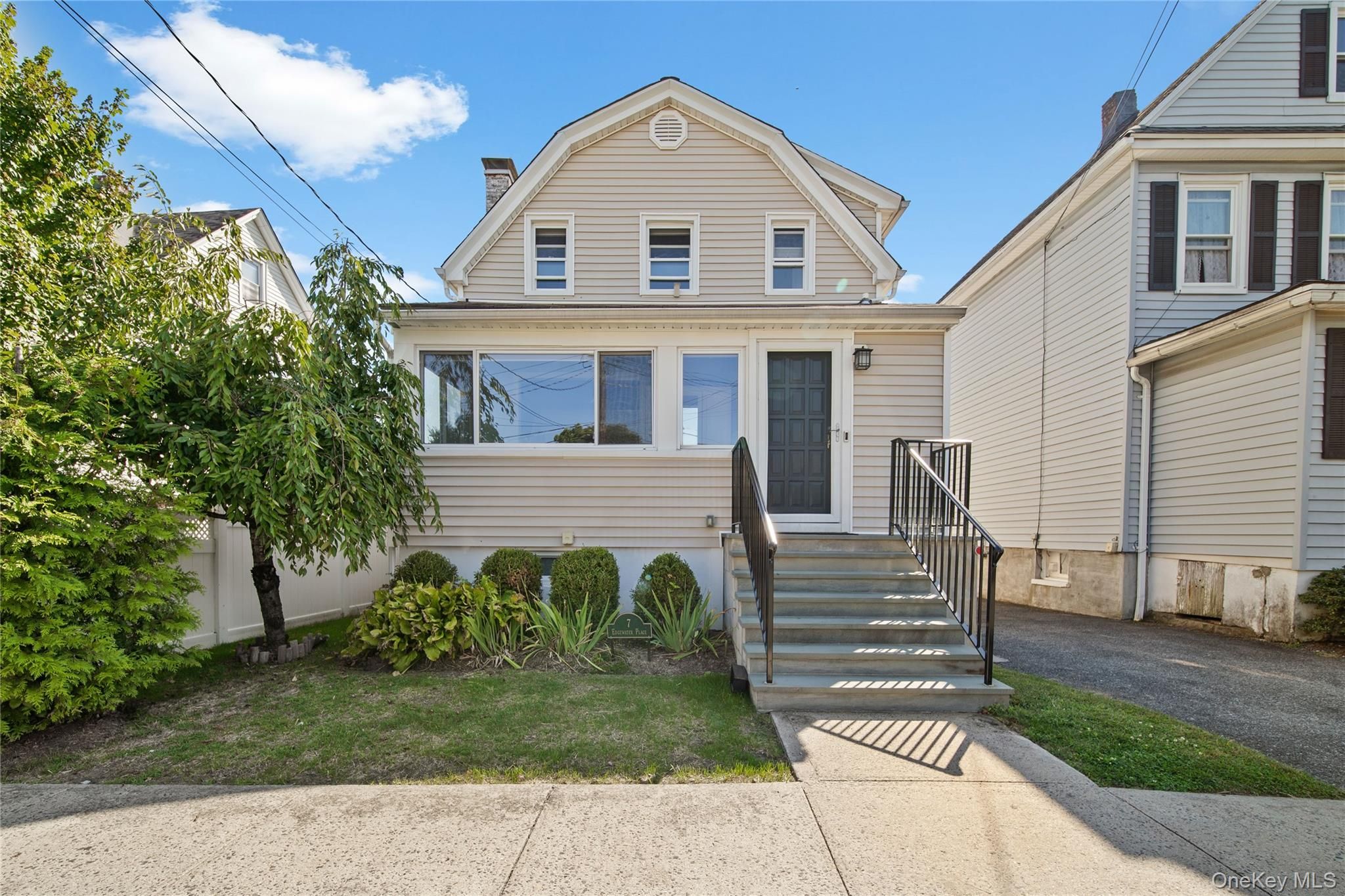 7 Edgewater Place