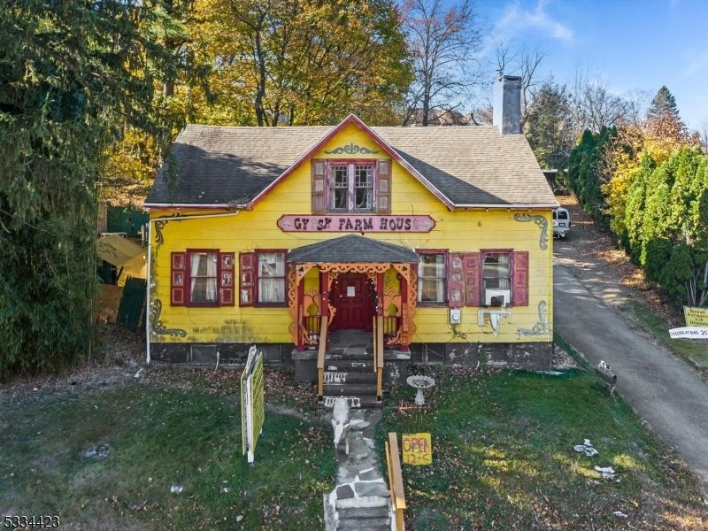 106 Pompton Ave