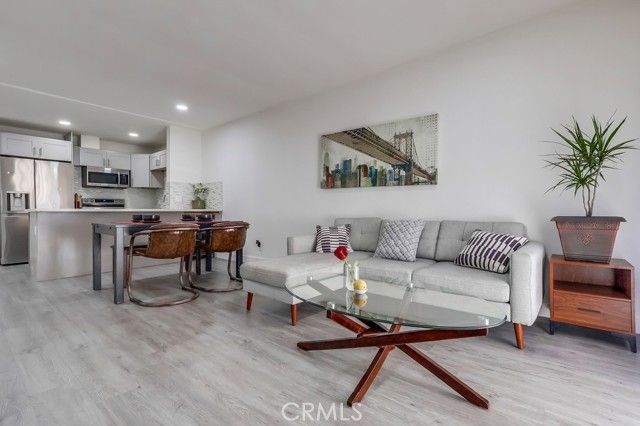 425 S Kenmore Avenue Avenue 306