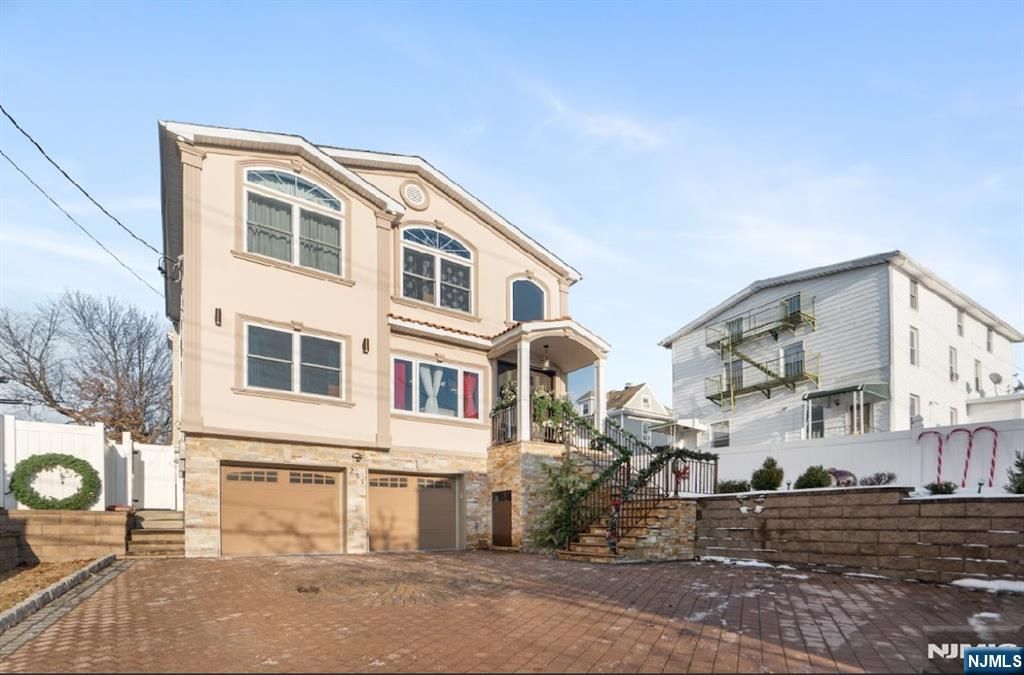 255 Railroad Avenue