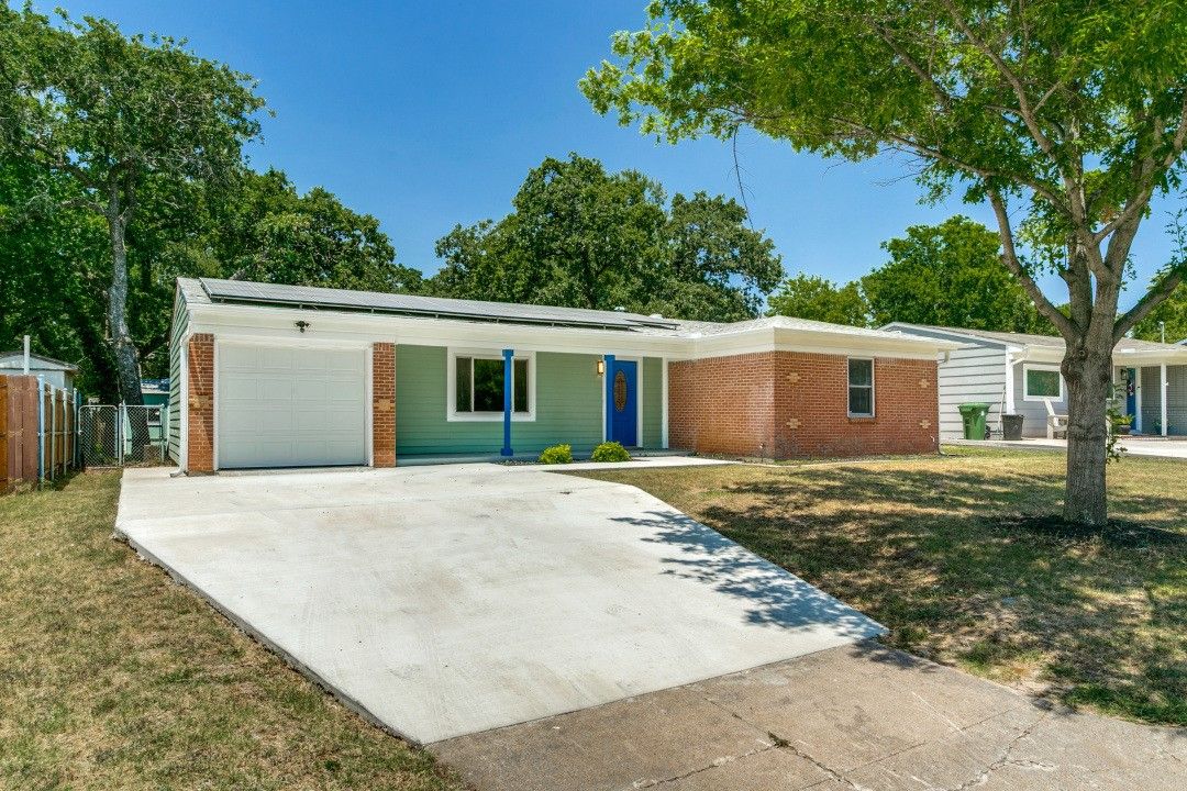 748 Oak Drive